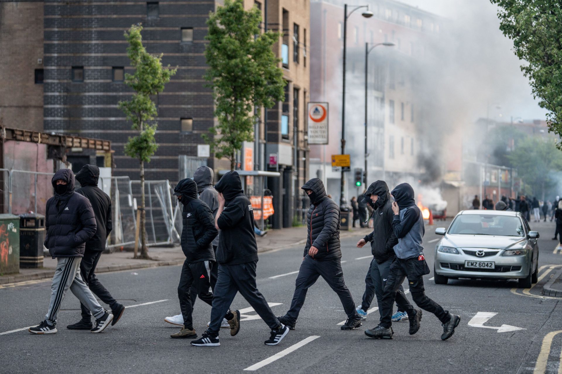 3EN5X7F Belfast, Antrim, UK. 9th June, 2026. Belfast youths burn down a grocery store owned by an immigrant. Belfast erupted into flames as locals took to the streets to protest against the stabbing of a North Belfast man by a Sudanese national refugee. Road blockades were set up all over Belfast bringing much of the city to a standstill. The protestors are demanding a stop to immigration into Northern Ireland. (Credit Image: © Lab Mo/SOPA Images via ZUMA Press Wire) EDITORIAL USAGE ONLY! Not for Commercial USAGE!