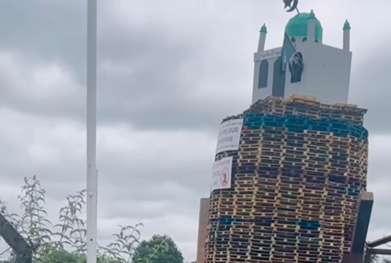 'Pure racism': Sinn Féin say bonfire decorated with mosque causing 'huge fear'